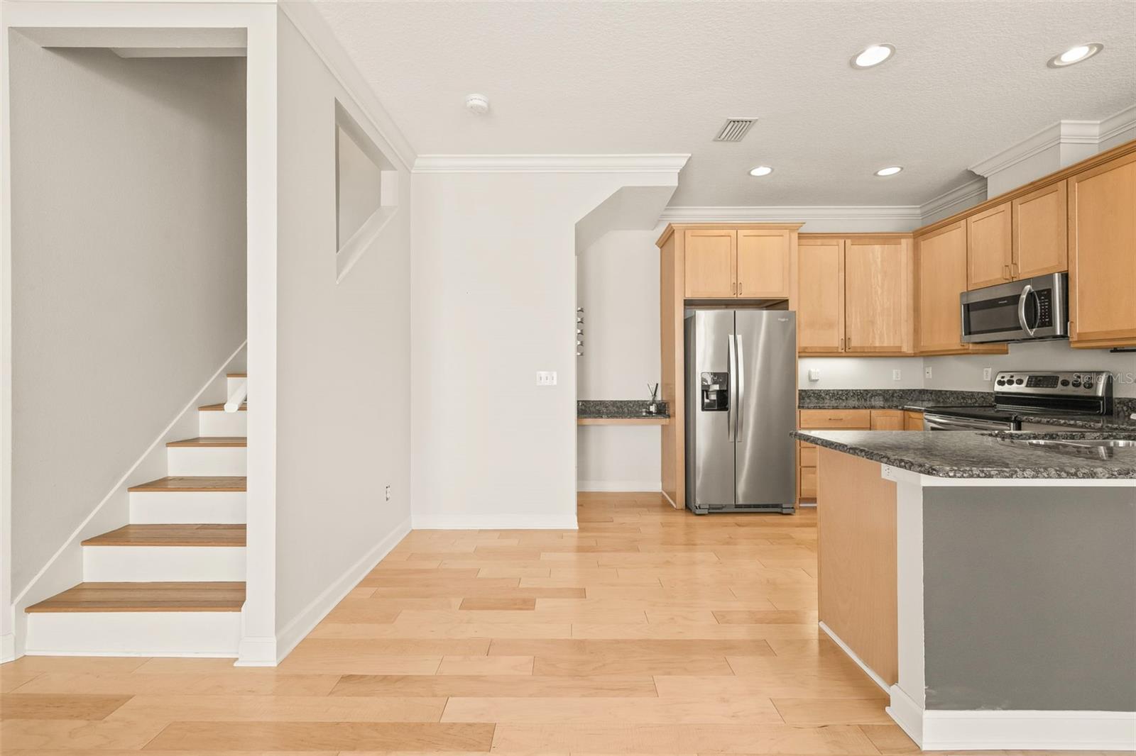 Image 20 of 56 For 113 Melville Avenue 3