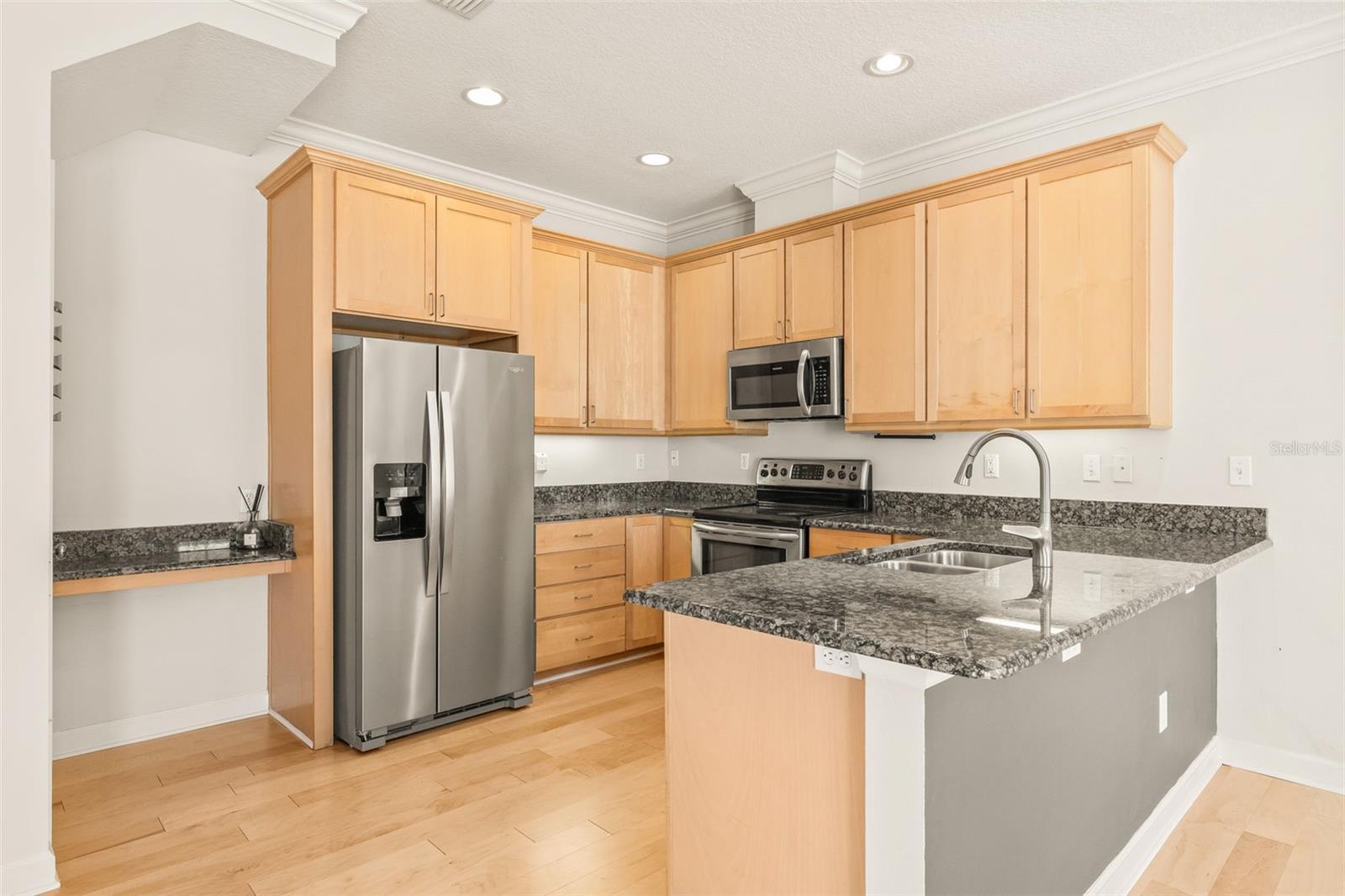 Image 21 of 56 For 113 Melville Avenue 3