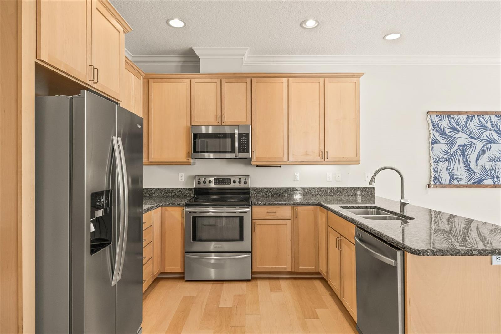Image 22 of 56 For 113 Melville Avenue 3