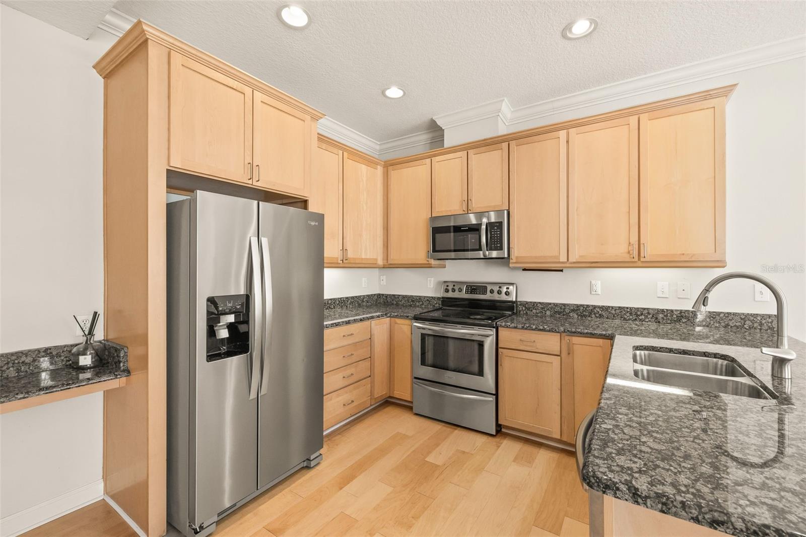 Image 24 of 56 For 113 Melville Avenue 3