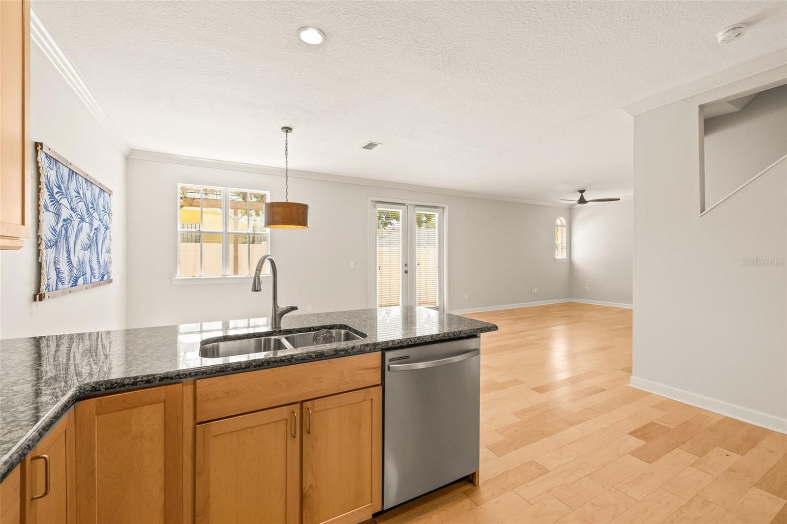 Image 25 of 56 For 113 Melville Avenue 3
