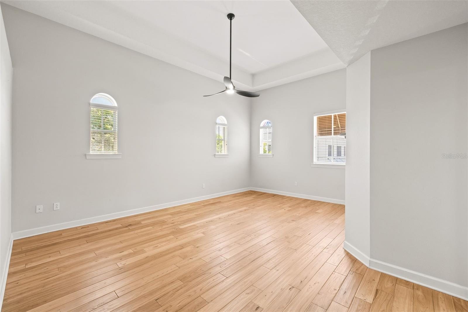 Image 31 of 56 For 113 Melville Avenue 3