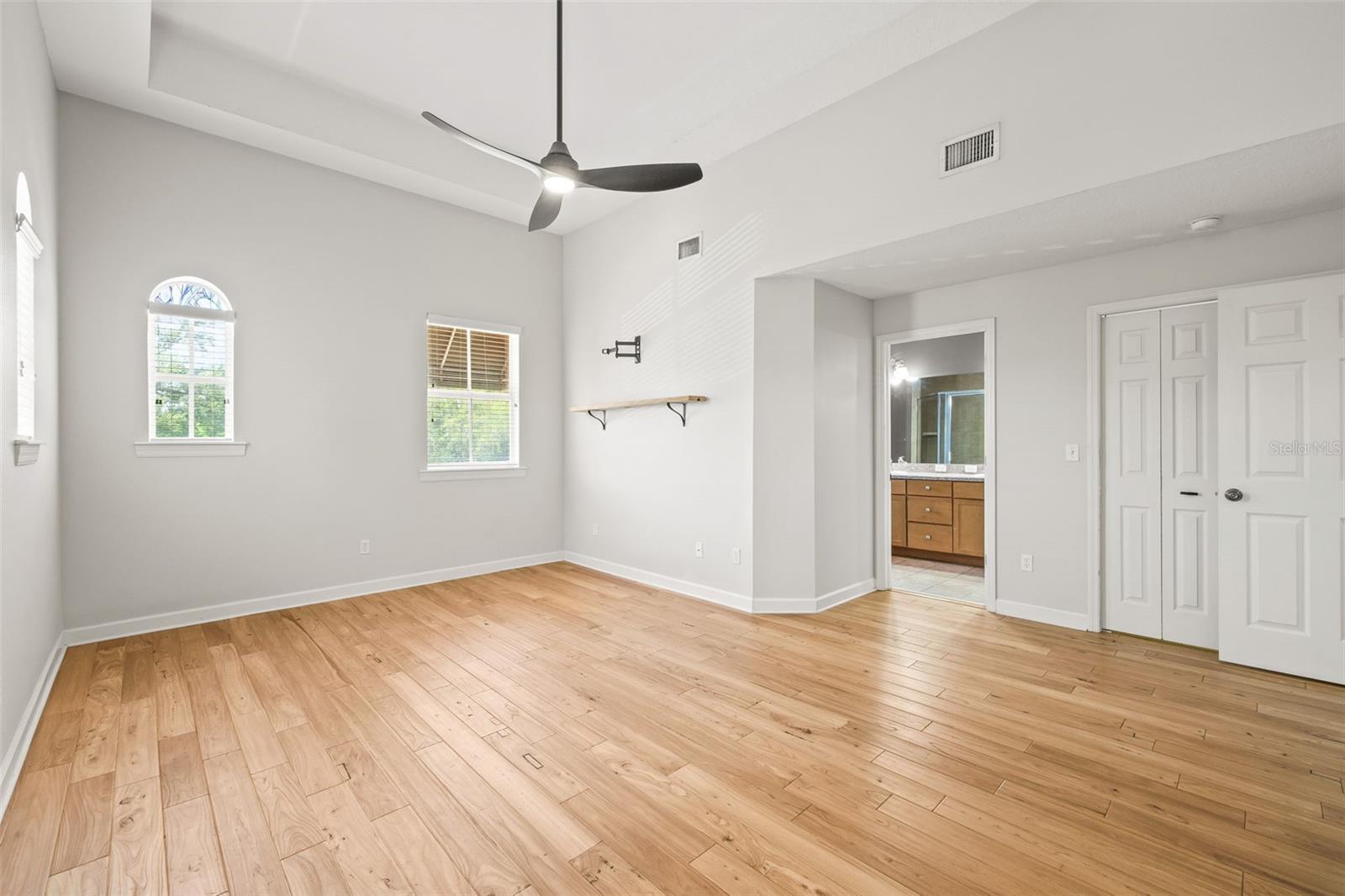 Image 32 of 56 For 113 Melville Avenue 3