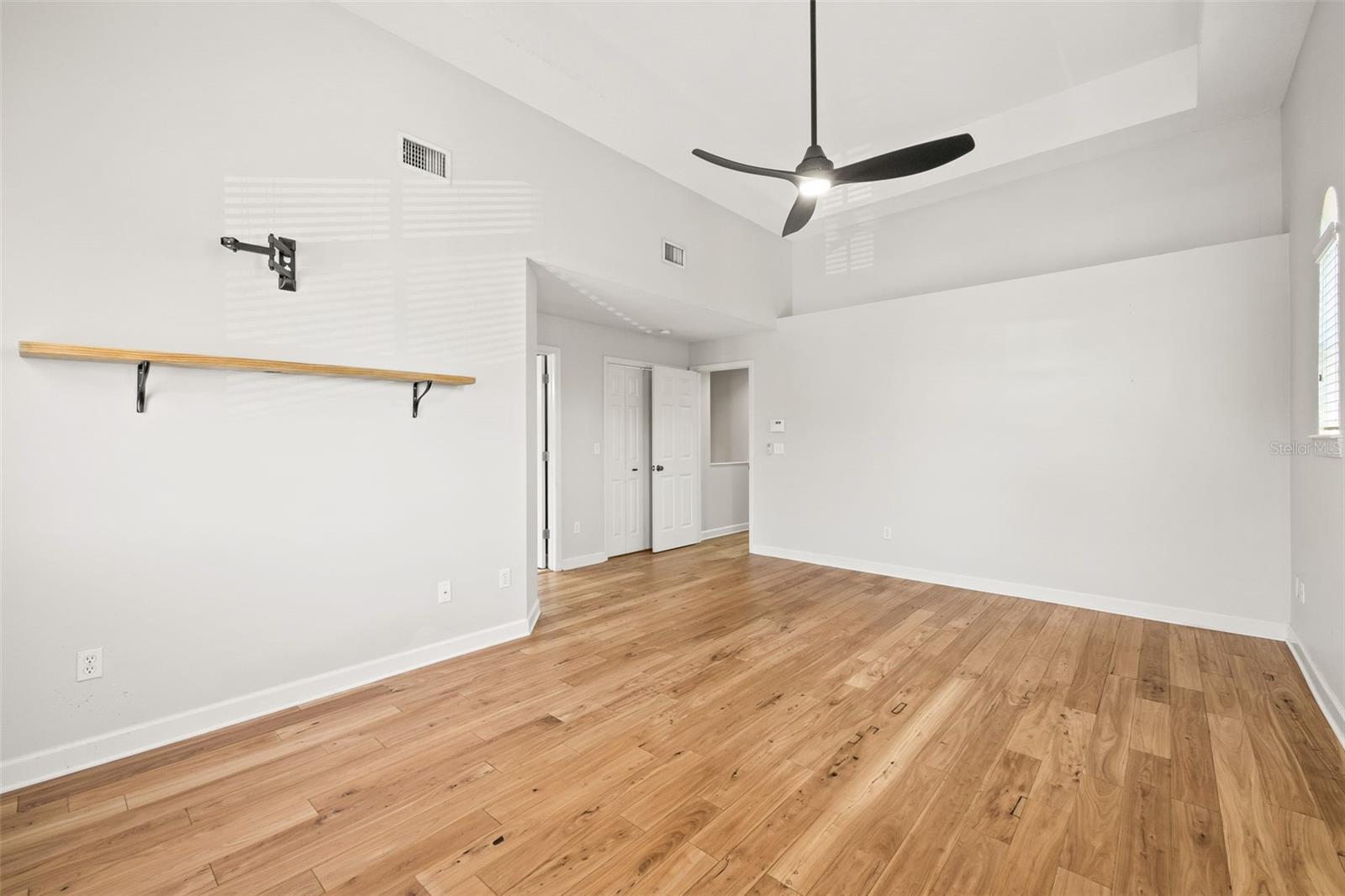 Image 33 of 56 For 113 Melville Avenue 3