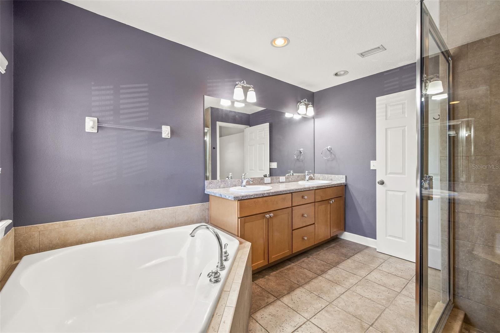 Image 38 of 56 For 113 Melville Avenue 3