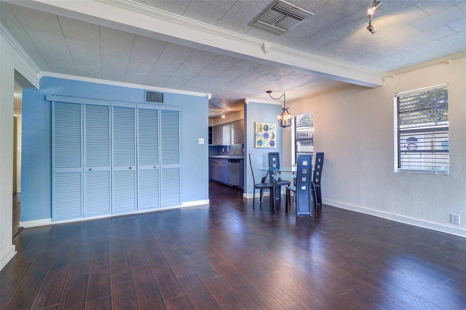 Image 7 of 22 For 520 4th Street Nw