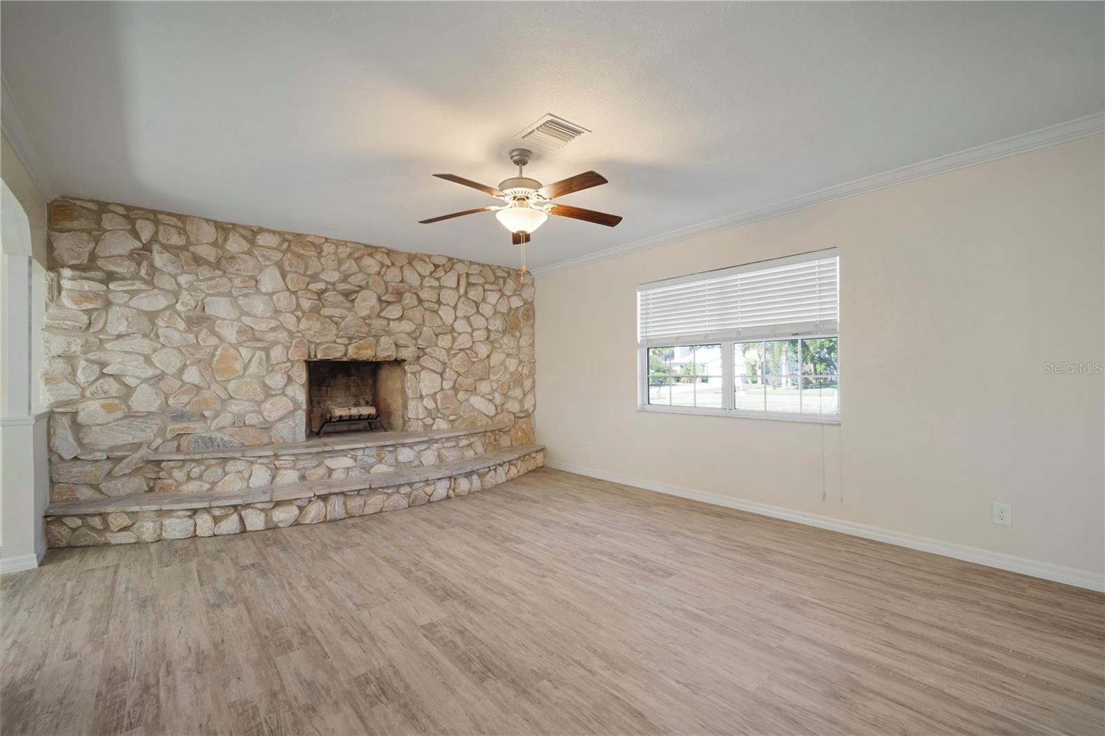 Image 12 of 39 For 910 Spindle Palm Way