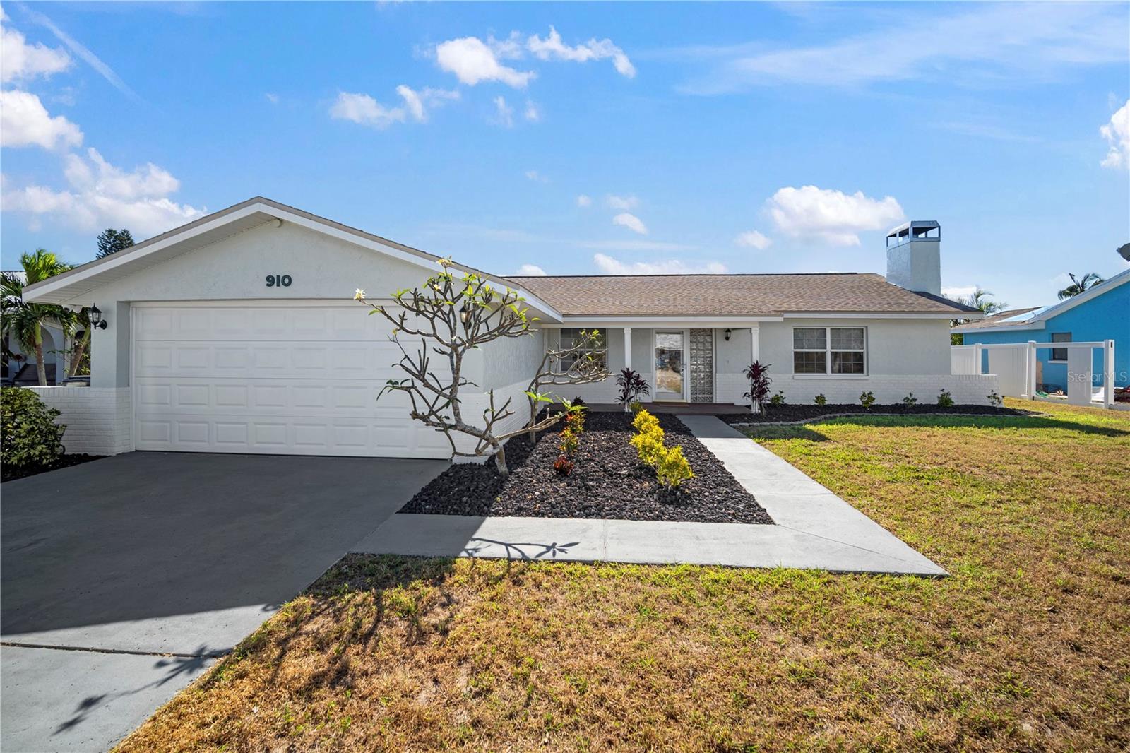 Image 25 of 39 For 910 Spindle Palm Way