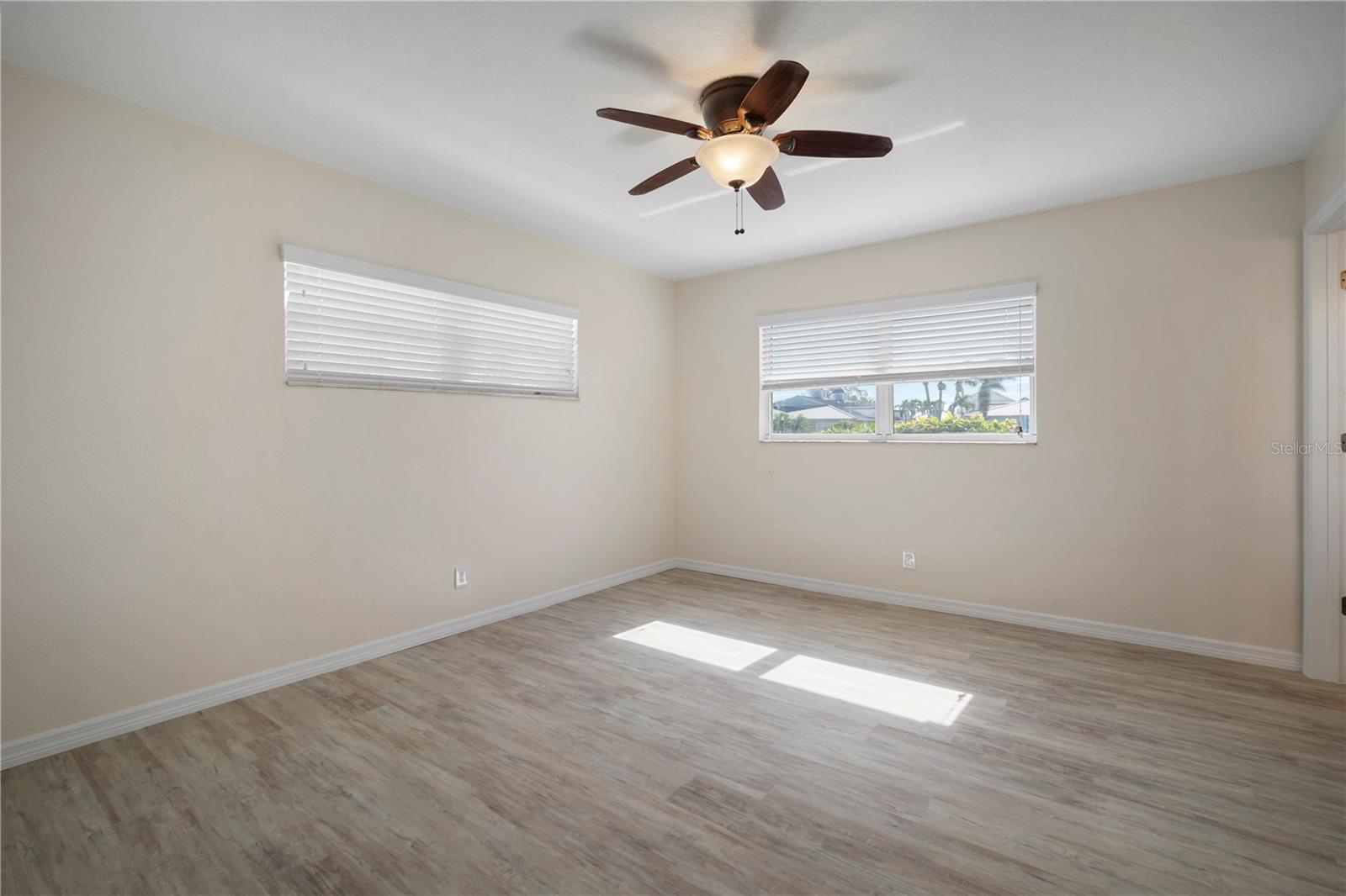 Image 26 of 39 For 910 Spindle Palm Way