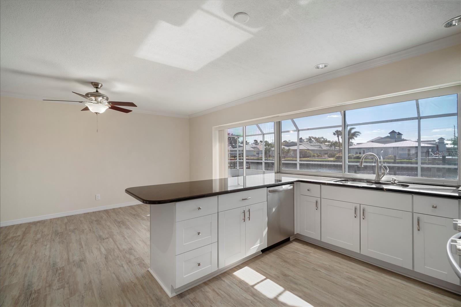 Image 3 of 39 For 910 Spindle Palm Way