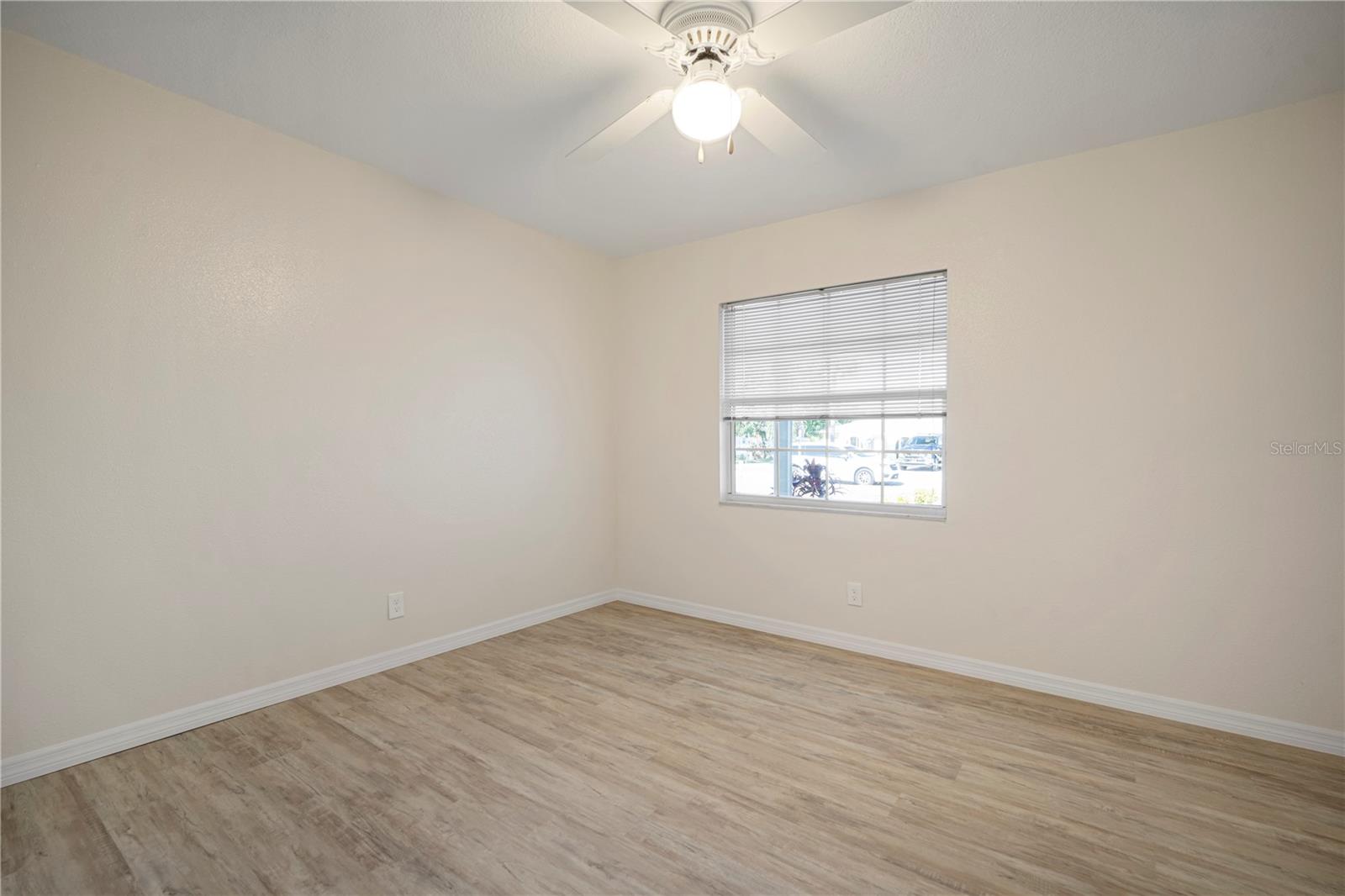 Image 31 of 39 For 910 Spindle Palm Way