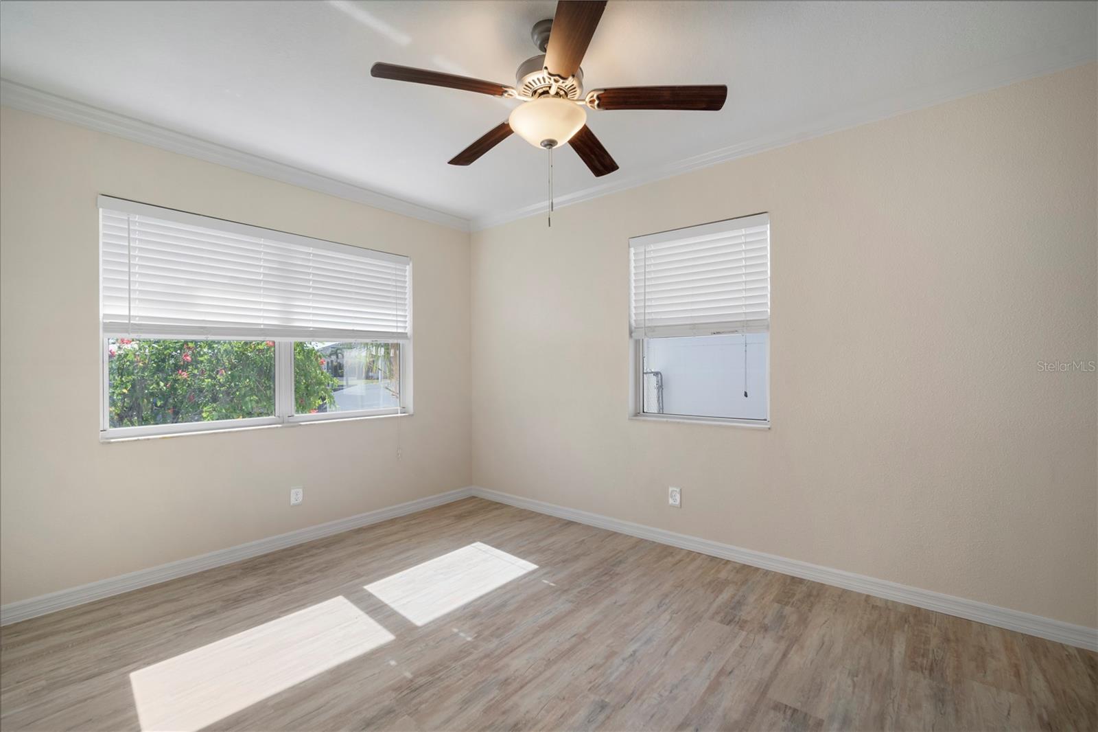 Image 7 of 39 For 910 Spindle Palm Way