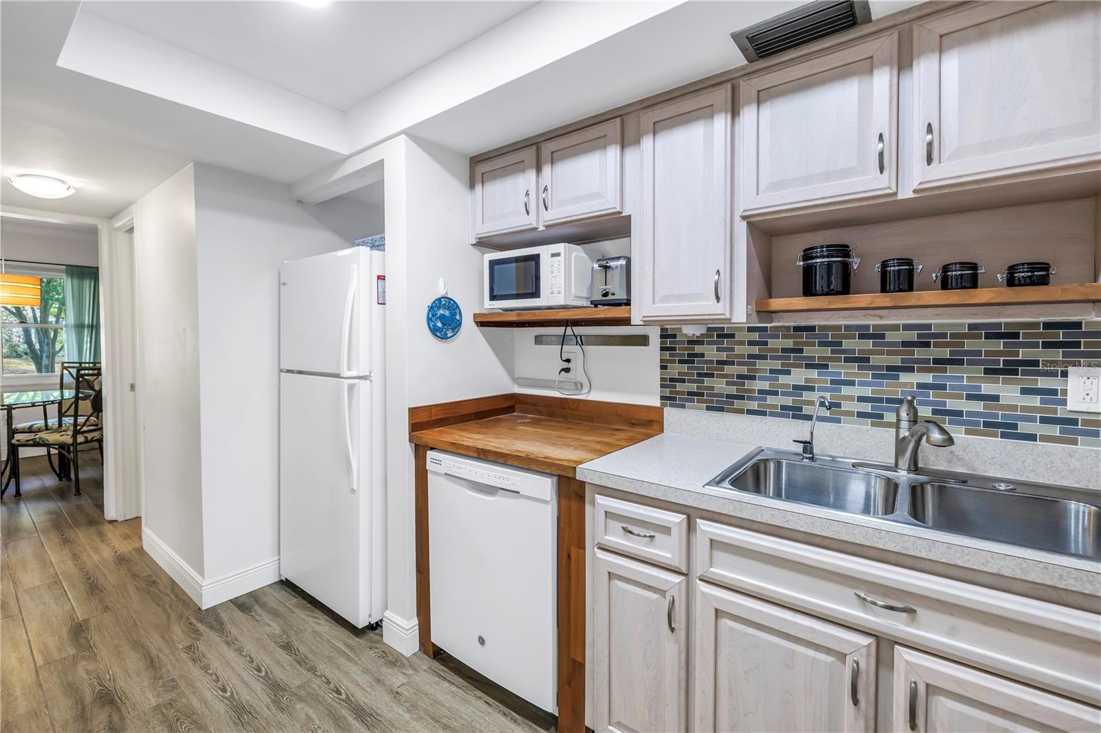 Image 14 of 34 For 7801 11th Street N 104