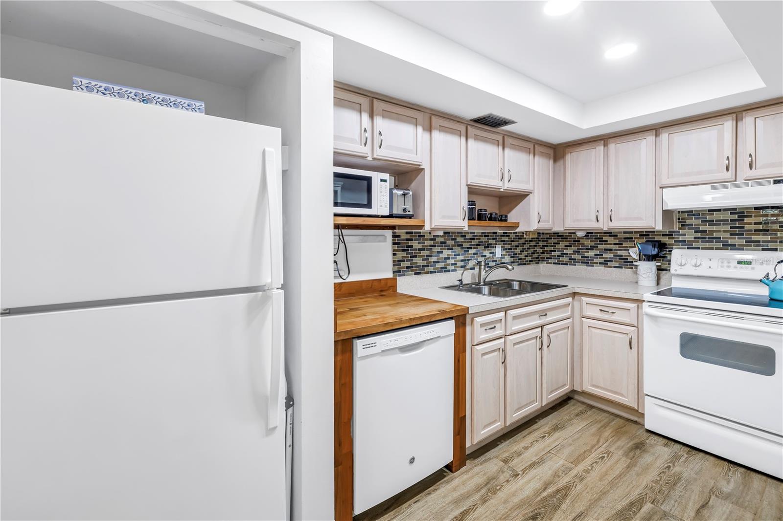 Image 16 of 34 For 7801 11th Street N 104