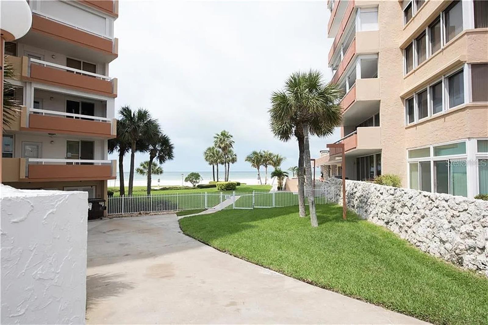 Image 32 of 40 For 17900 Gulf Boulevard 12c