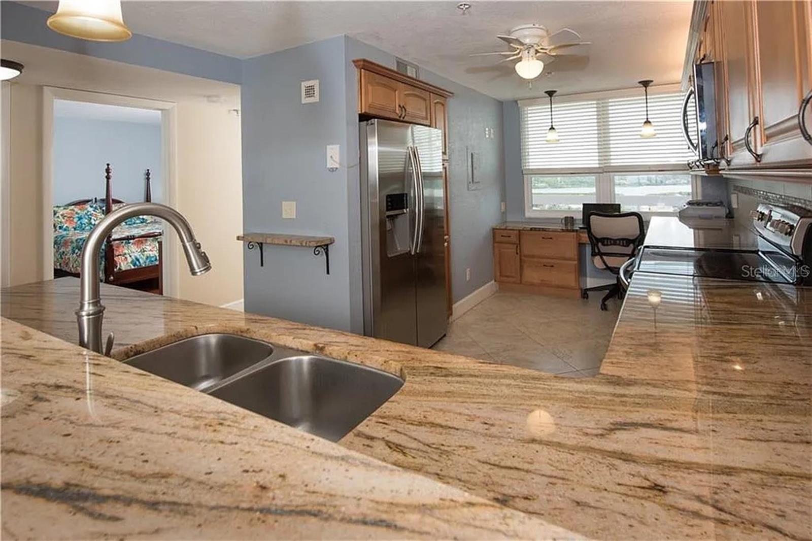 Image 4 of 40 For 17900 Gulf Boulevard 12c