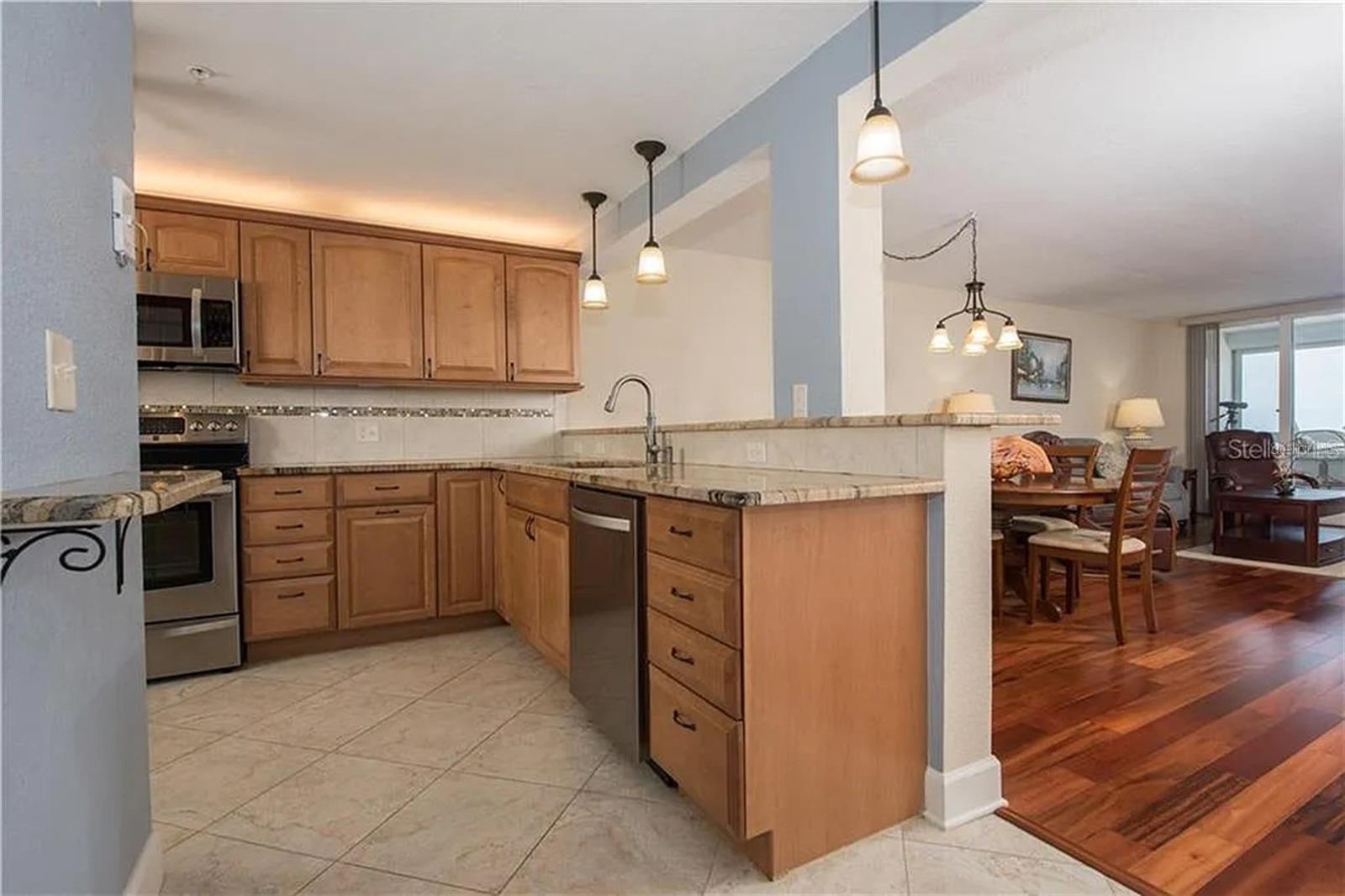 Image 6 of 40 For 17900 Gulf Boulevard 12c