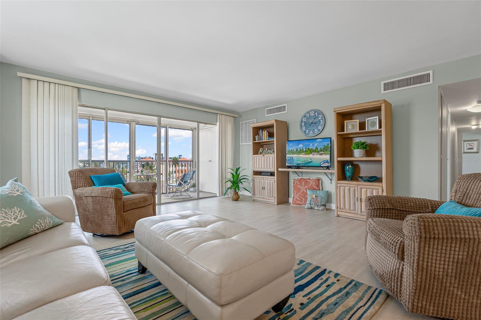 Image 8 of 60 For 10355 Paradise Boulevard 412
