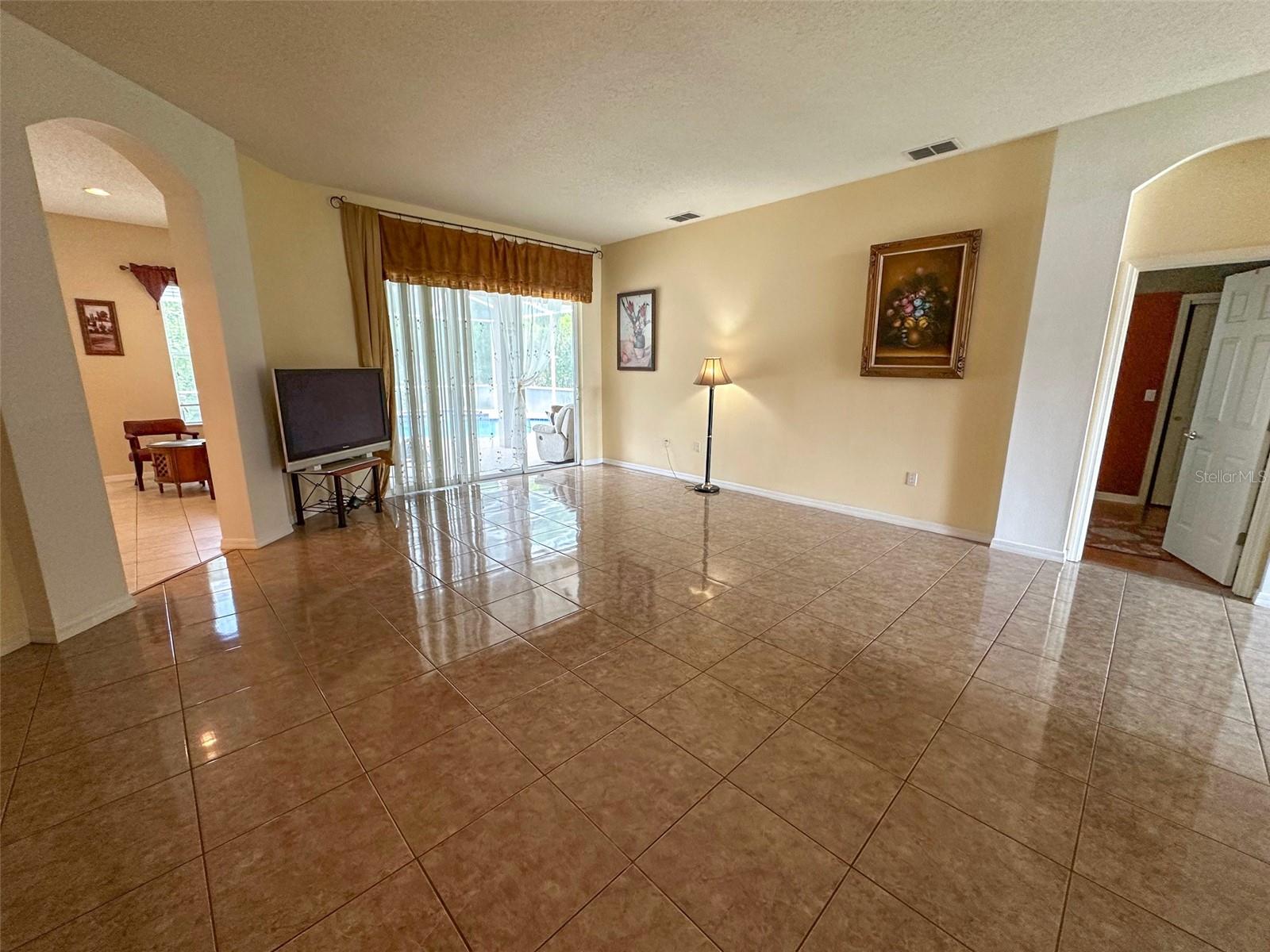 Image 5 of 100 For 2349 Wood Pointe Drive