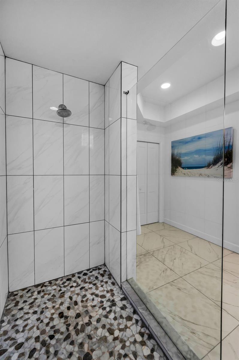 Image 43 of 69 For 125 Island Way 502
