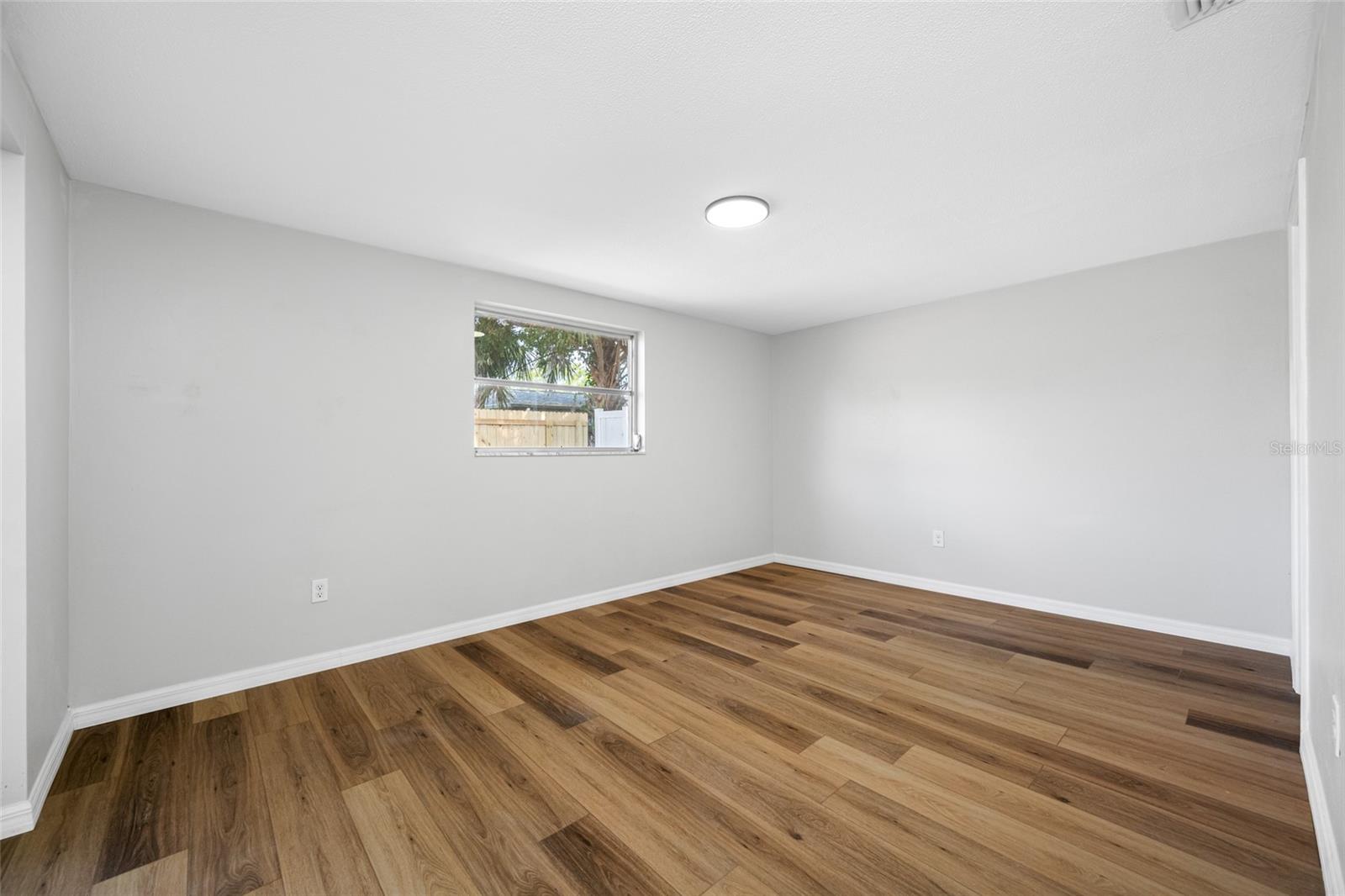 Image 18 of 30 For 10825 Oakdale Avenue
