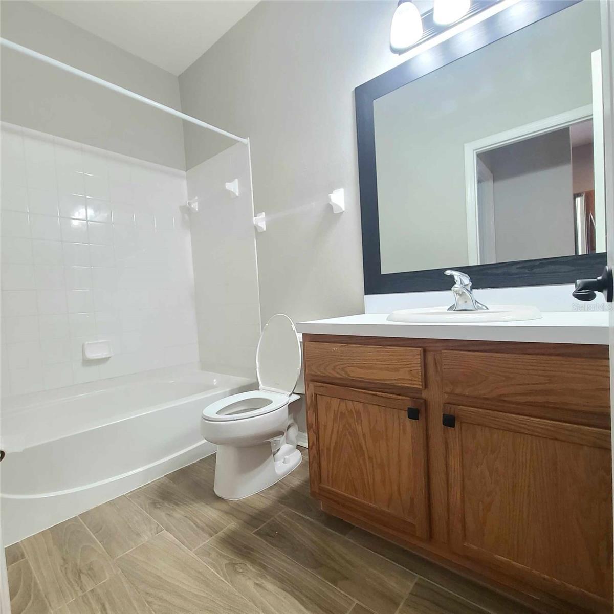 Listing photo id 11 for 6733 Lake Rochester Lane