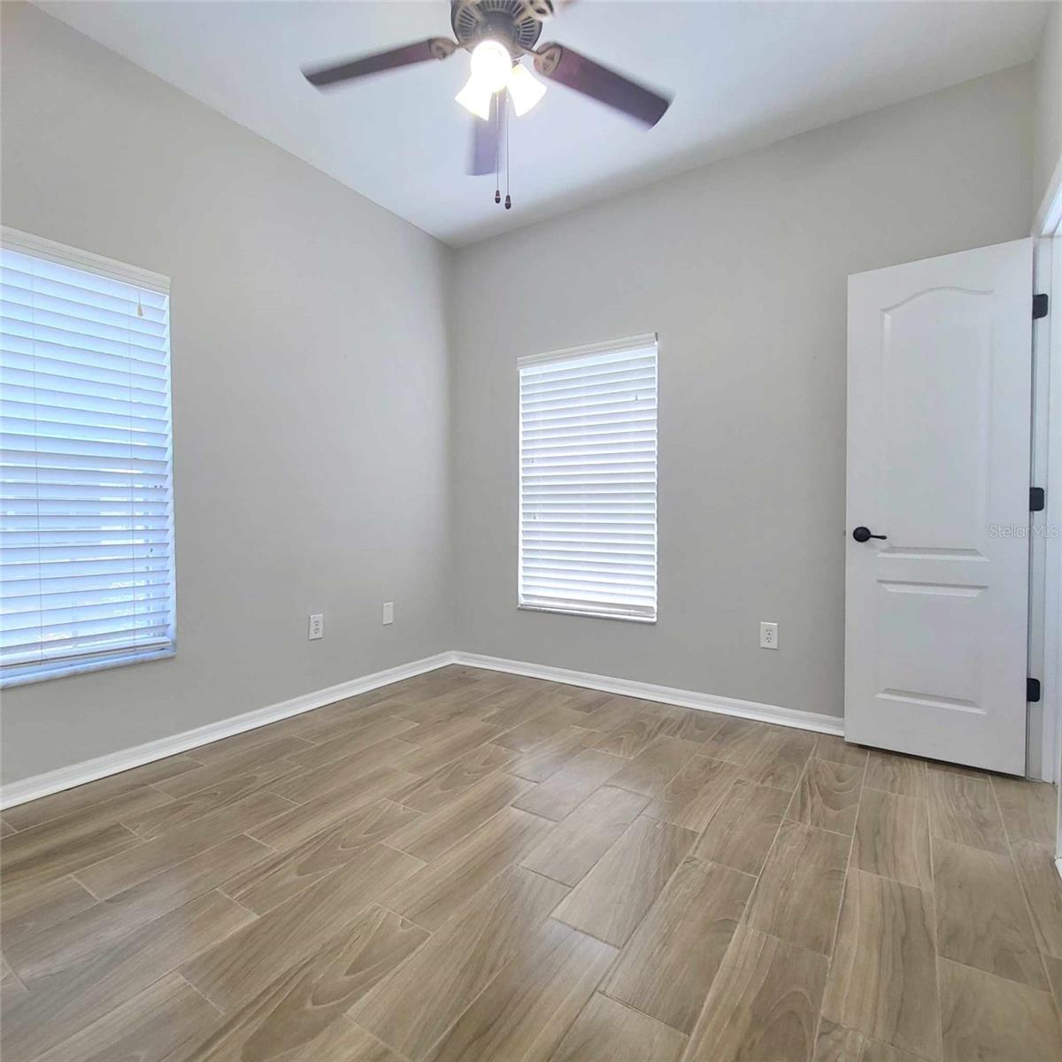 Listing photo id 13 for 6733 Lake Rochester Lane