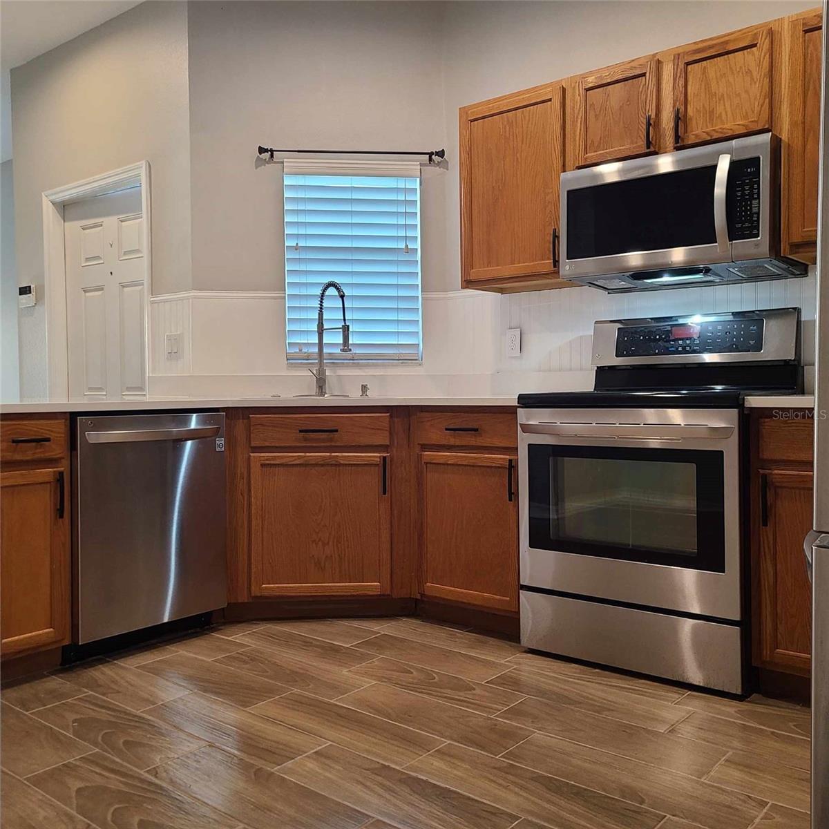 Listing photo id 1 for 6733 Lake Rochester Lane