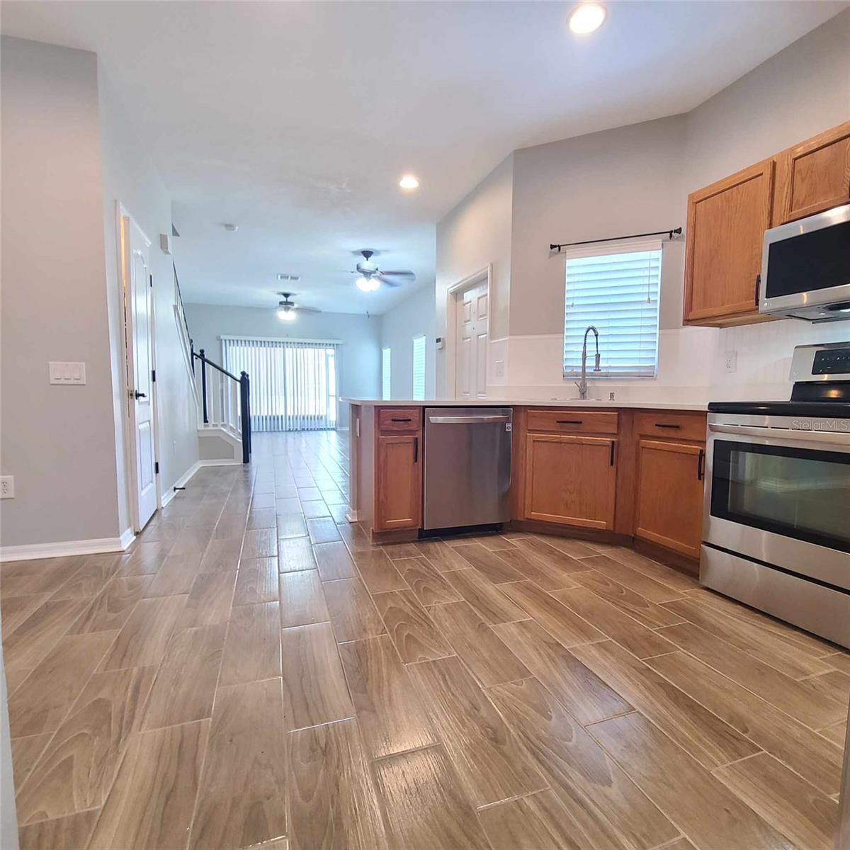 Listing photo id 3 for 6733 Lake Rochester Lane