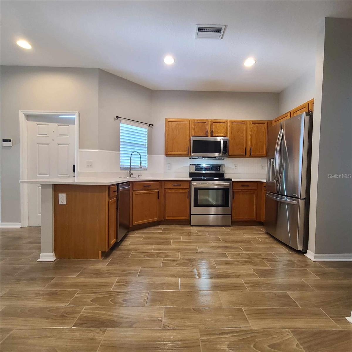 Listing photo id 5 for 6733 Lake Rochester Lane