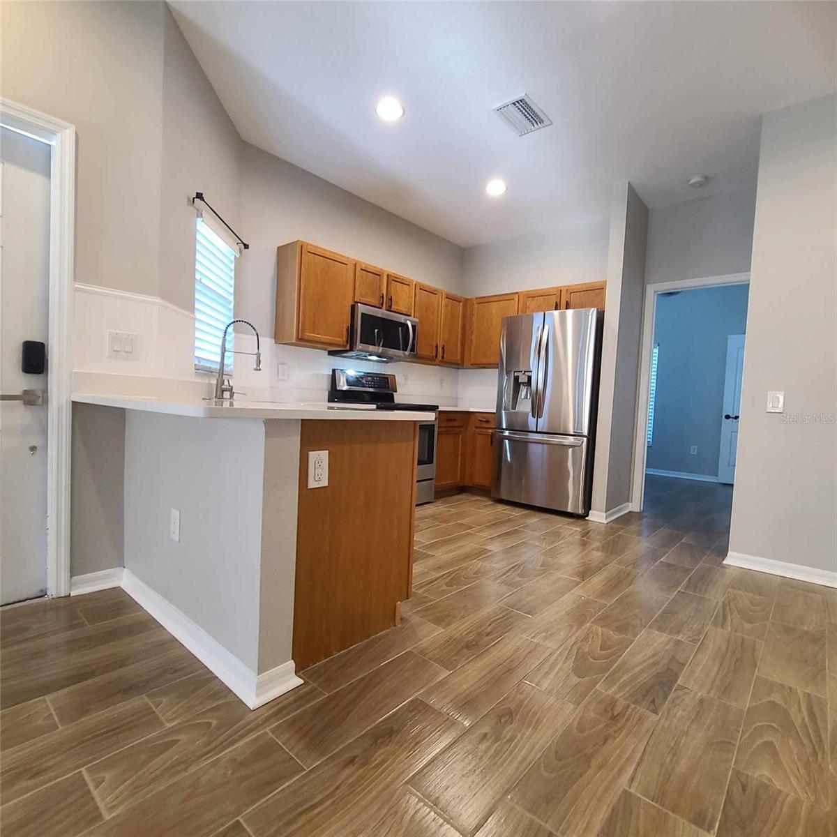 Listing photo id 6 for 6733 Lake Rochester Lane