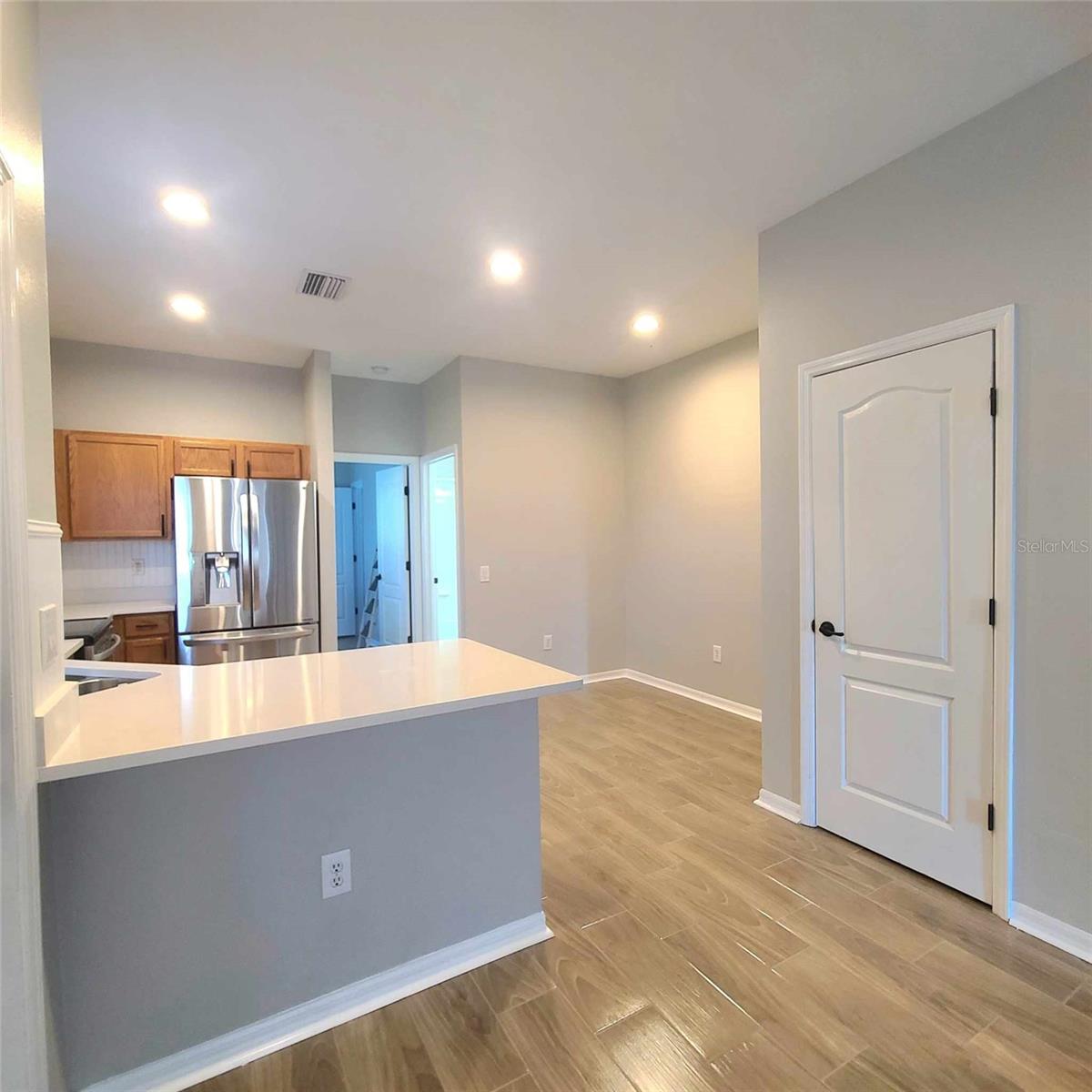 Listing photo id 7 for 6733 Lake Rochester Lane
