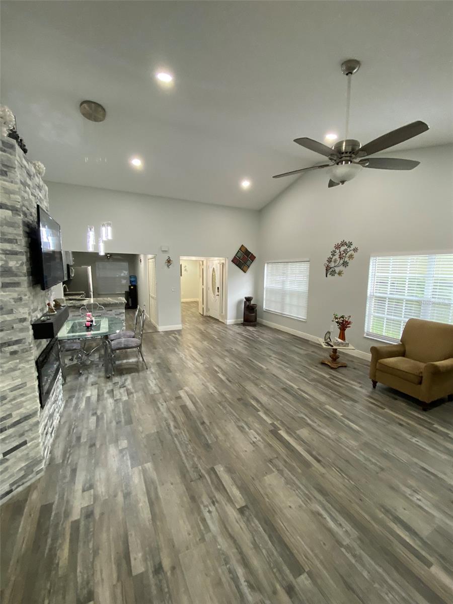 Image 10 of 49 For 2390 Bentley Dr