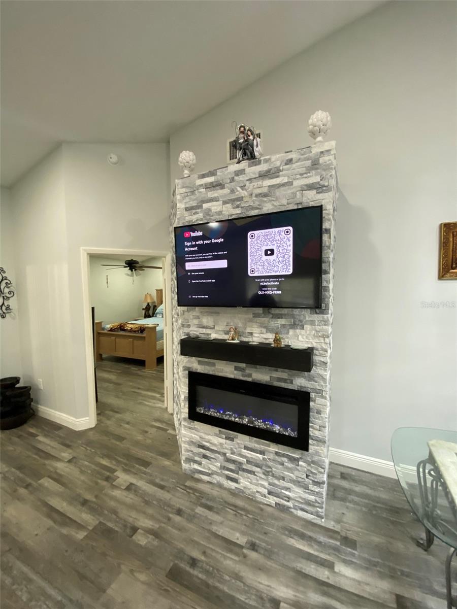 Image 11 of 49 For 2390 Bentley Dr