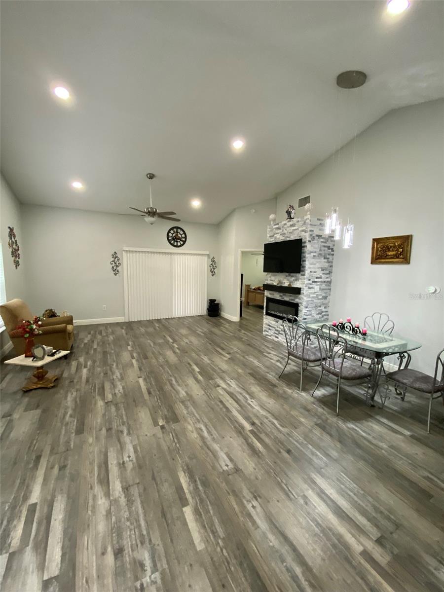 Image 12 of 49 For 2390 Bentley Dr