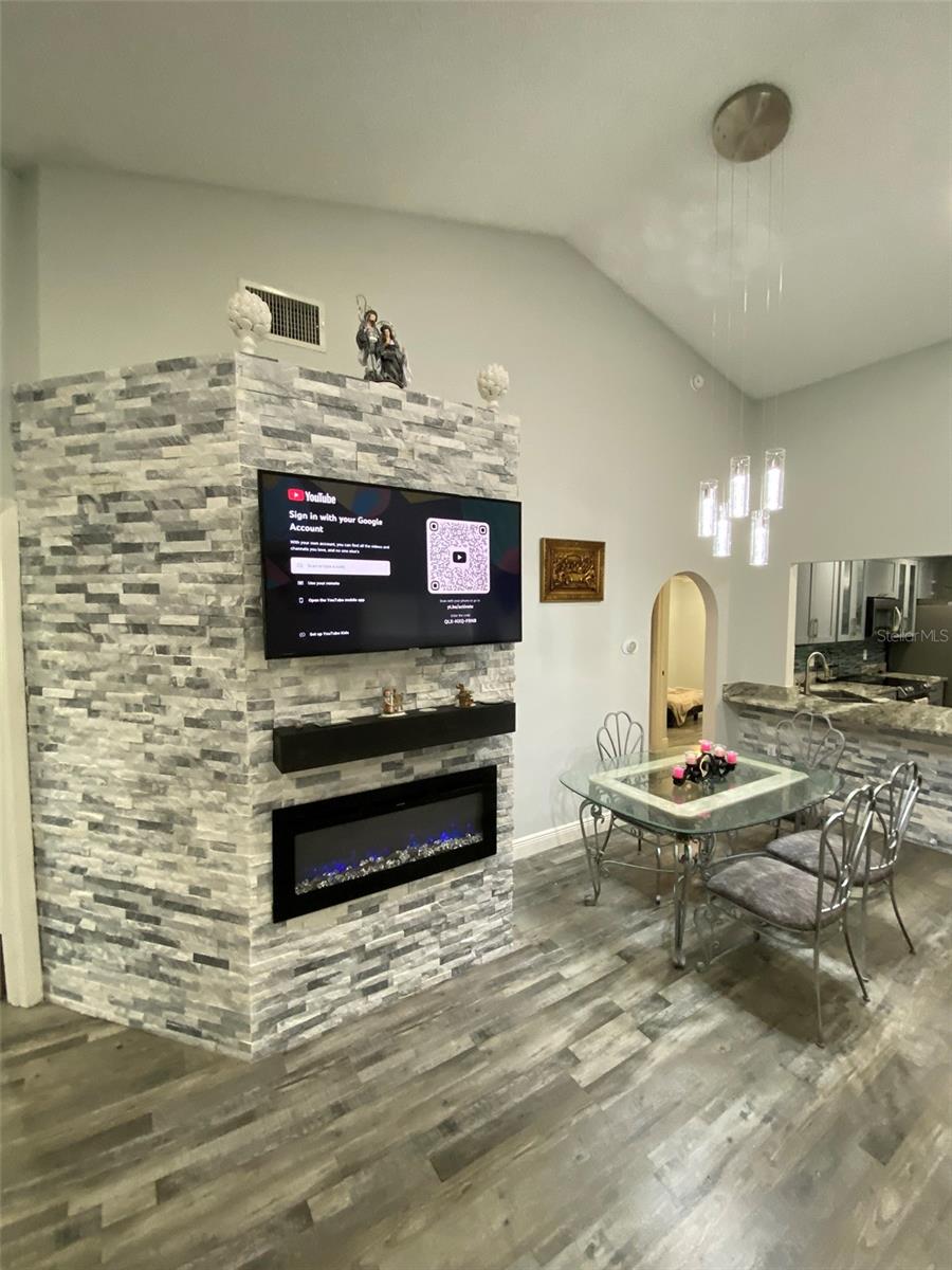 Image 13 of 49 For 2390 Bentley Dr