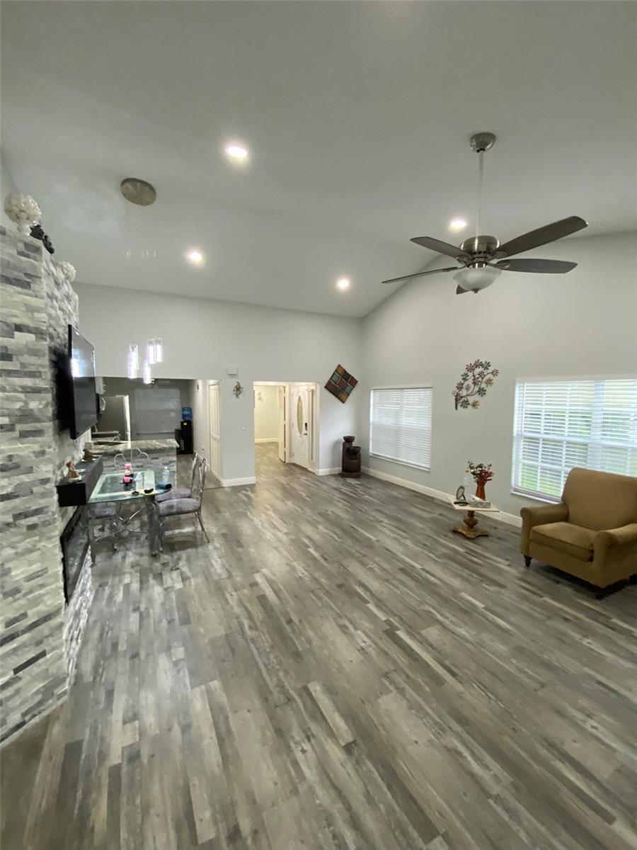 Image 15 of 49 For 2390 Bentley Dr