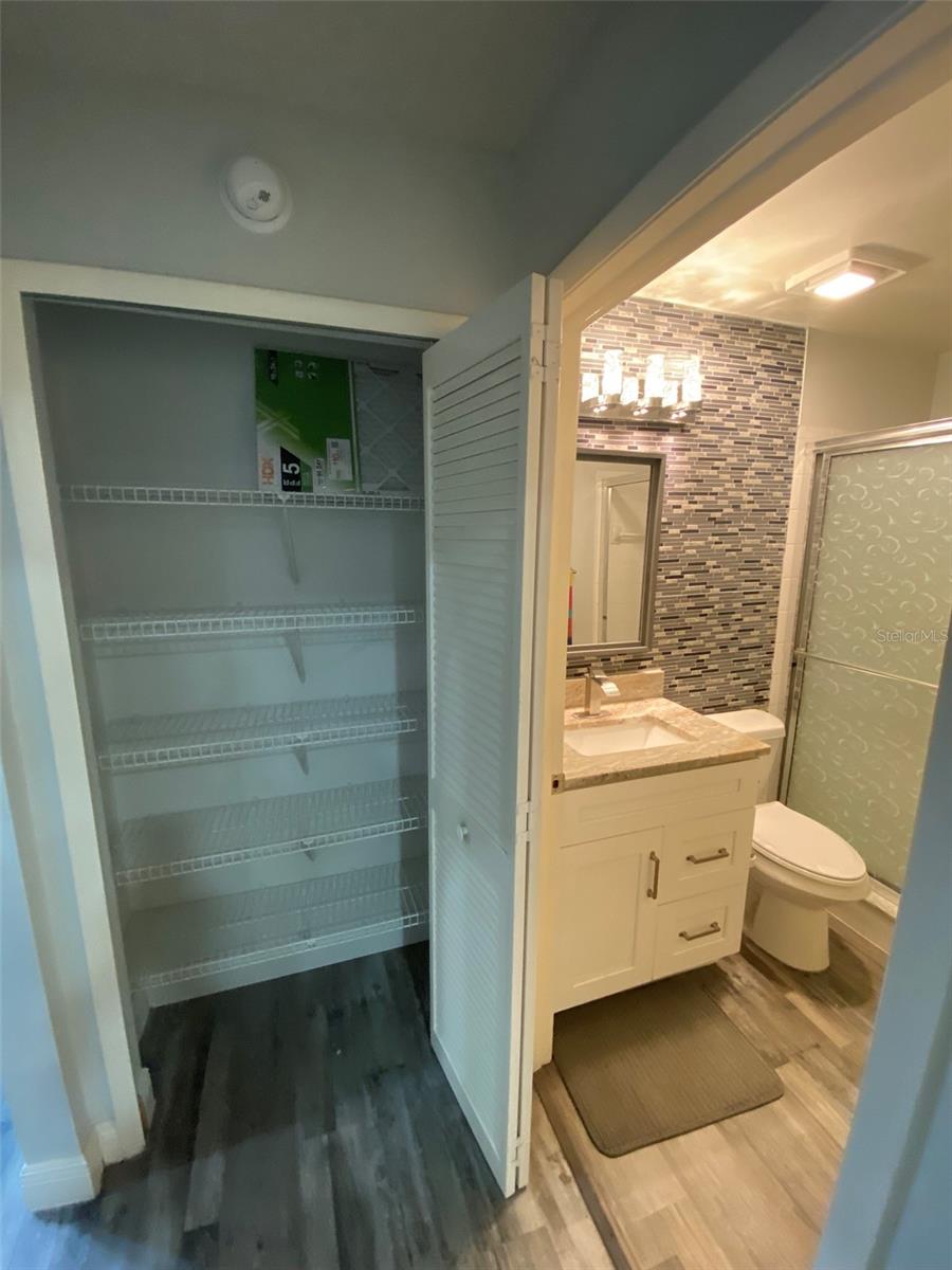 Image 31 of 49 For 2390 Bentley Dr