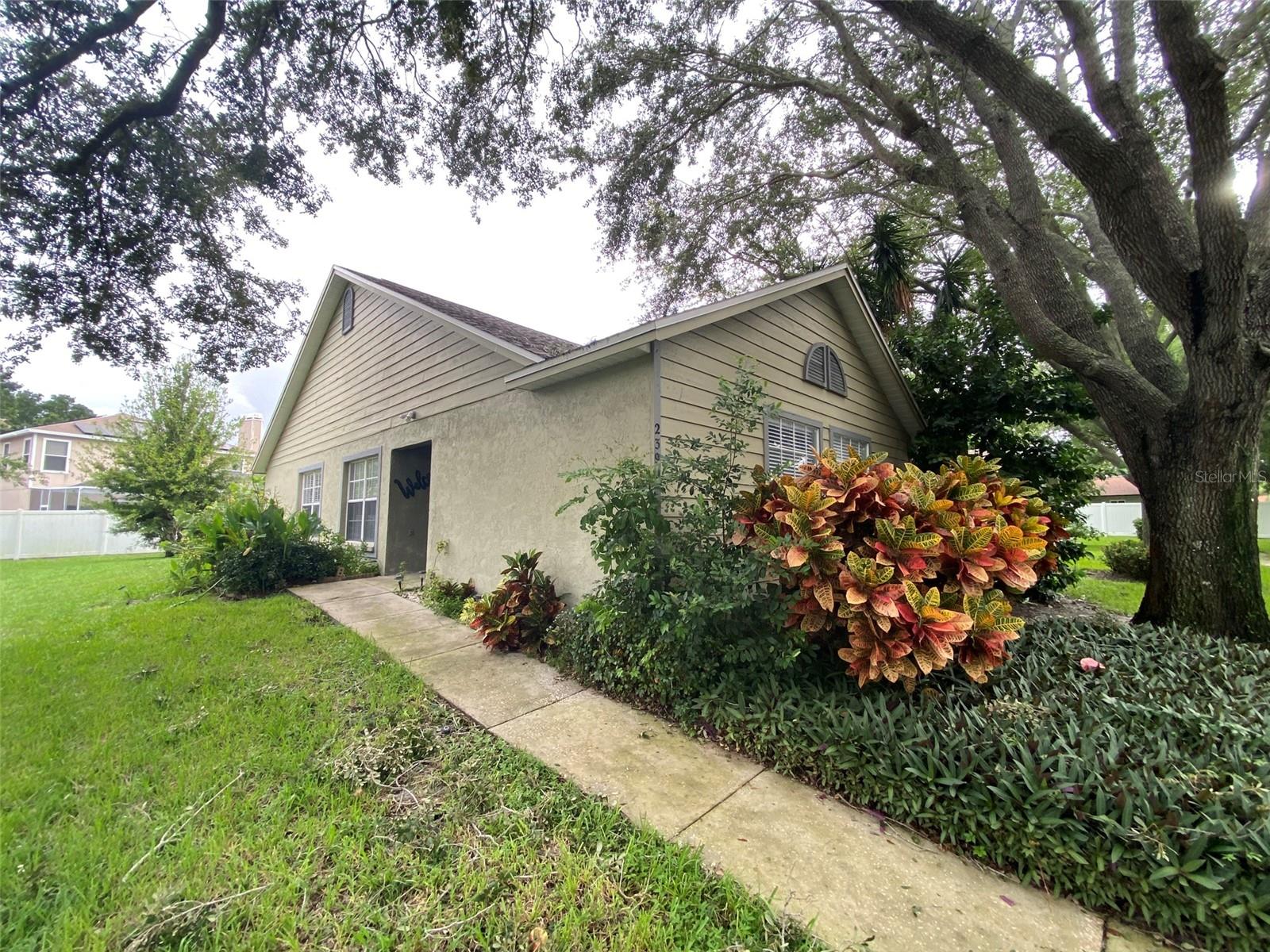 Image 4 of 49 For 2390 Bentley Dr