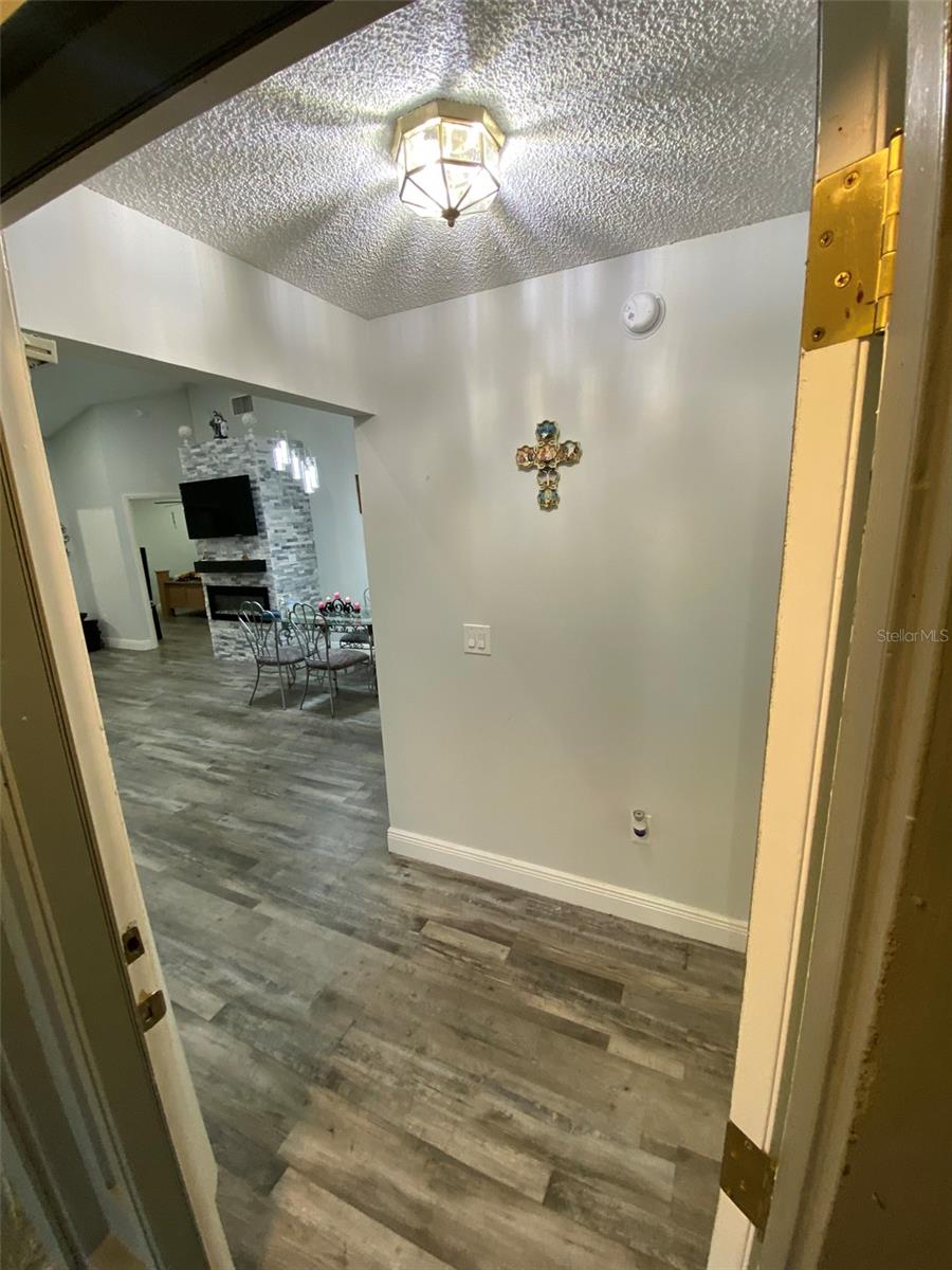 Image 6 of 49 For 2390 Bentley Dr
