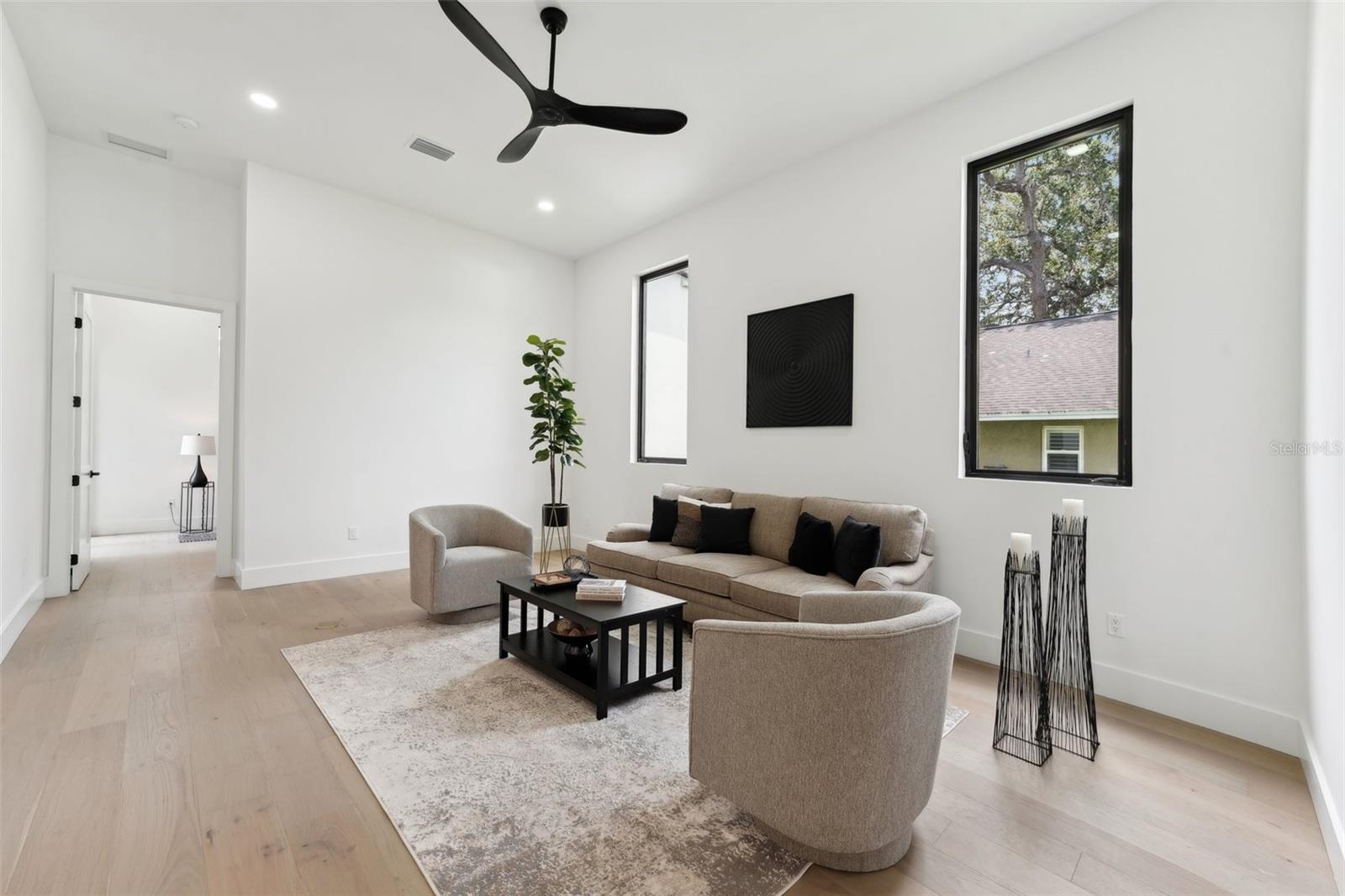 Listing photo id 9 for 3817 San Nicholas Street