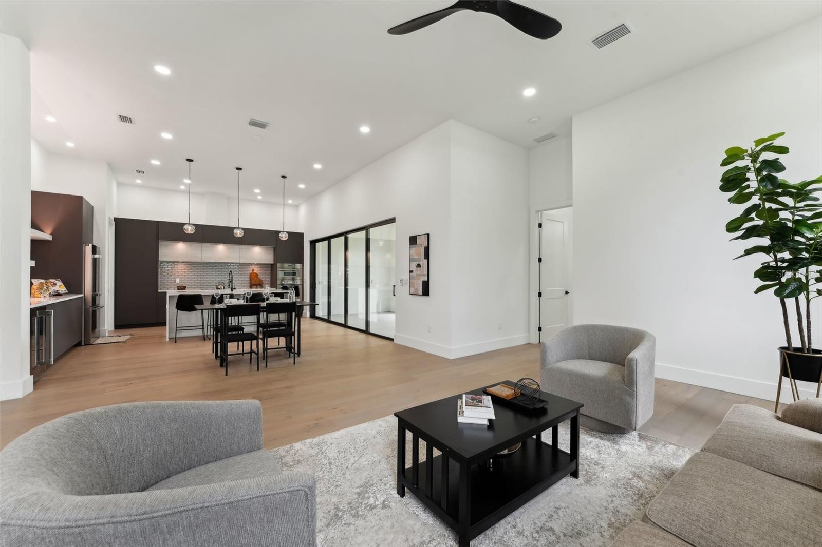 Listing photo id 13 for 3817 San Nicholas Street