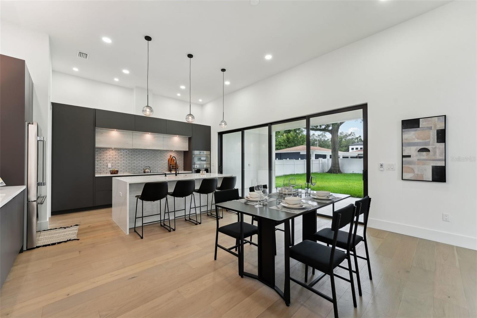Listing photo id 16 for 3817 San Nicholas Street
