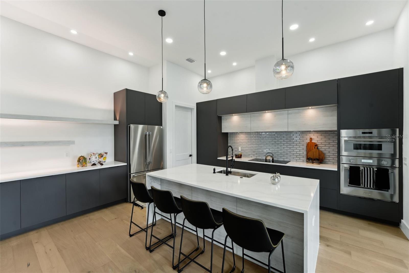 Listing photo id 17 for 3817 San Nicholas Street
