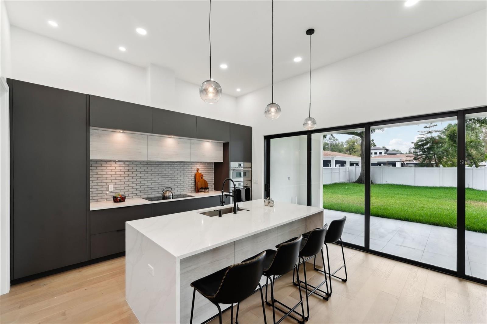 Listing photo id 19 for 3817 San Nicholas Street