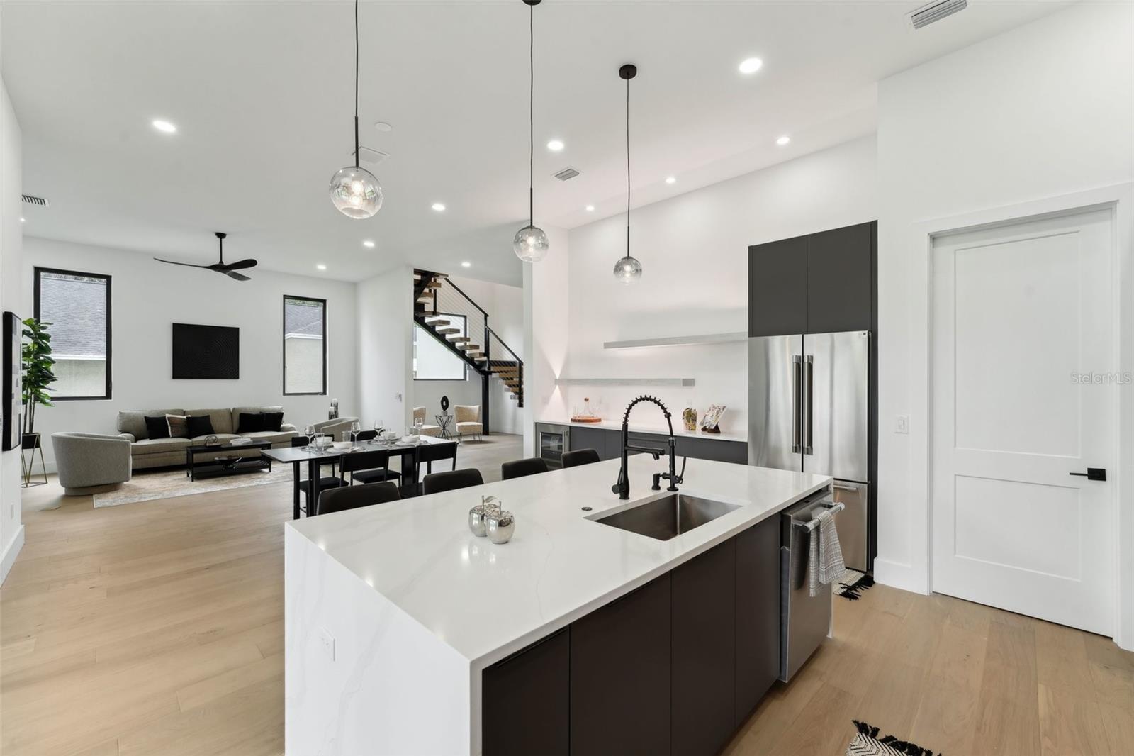 Listing photo id 21 for 3817 San Nicholas Street