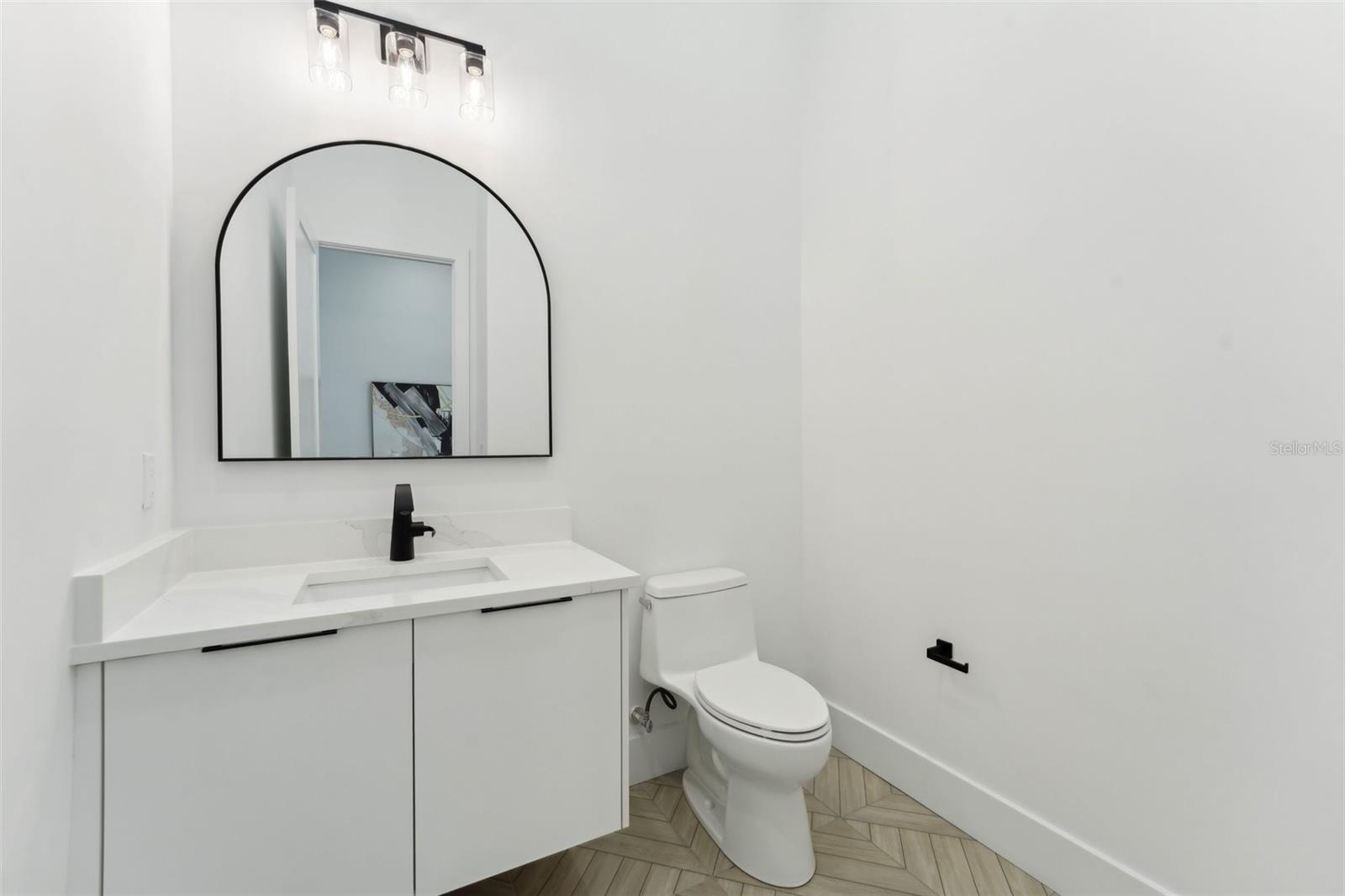 Listing photo id 25 for 3817 San Nicholas Street