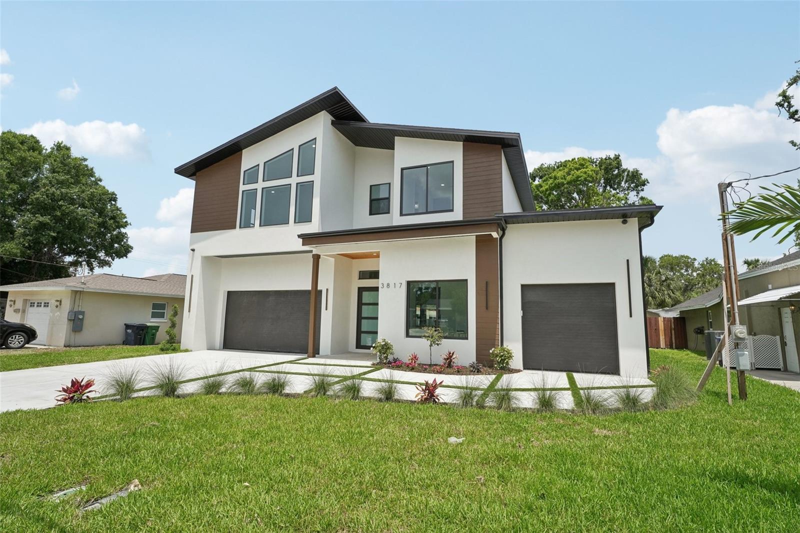 Listing photo id 1 for 3817 San Nicholas Street