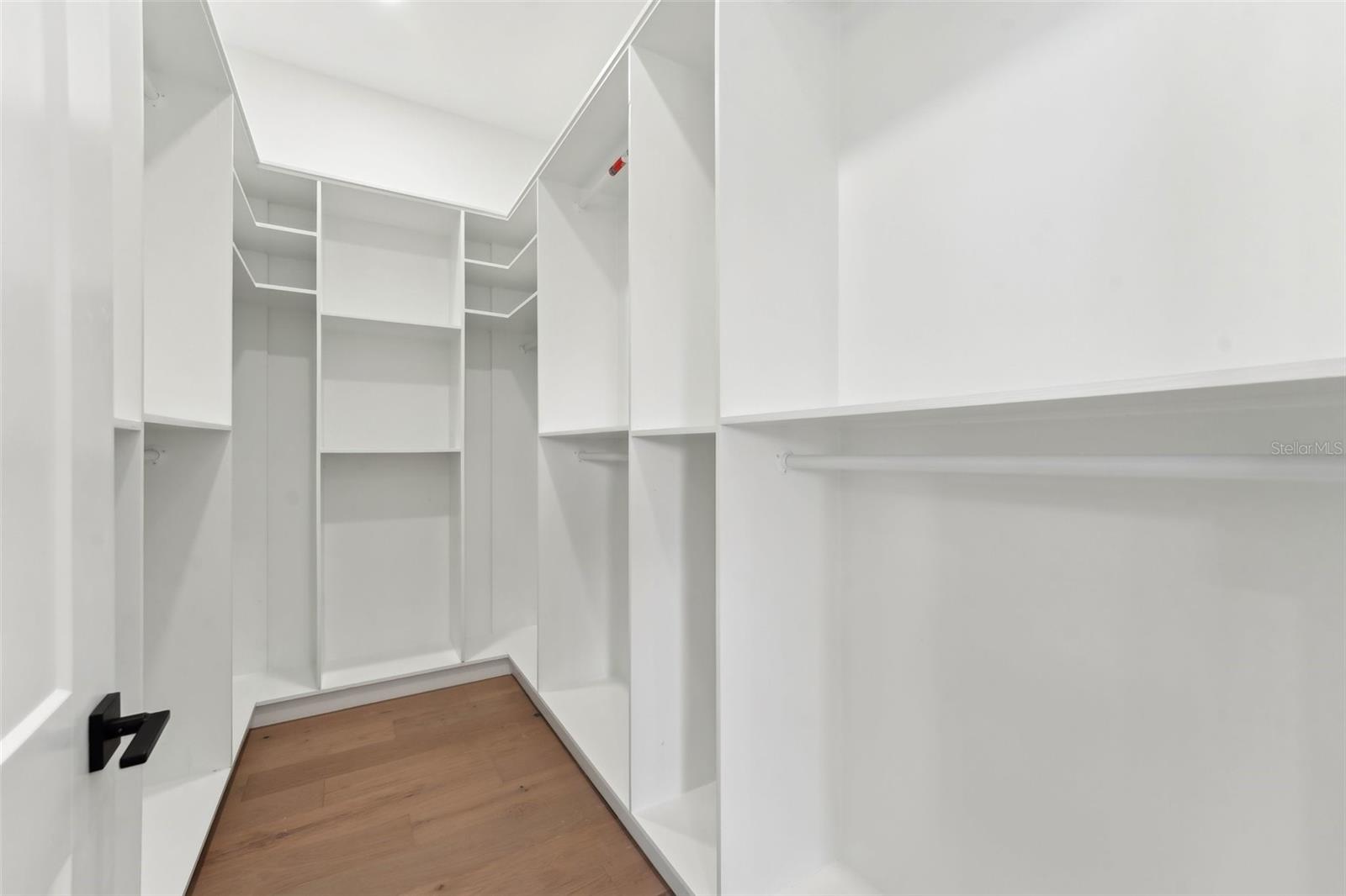 Listing photo id 30 for 3817 San Nicholas Street