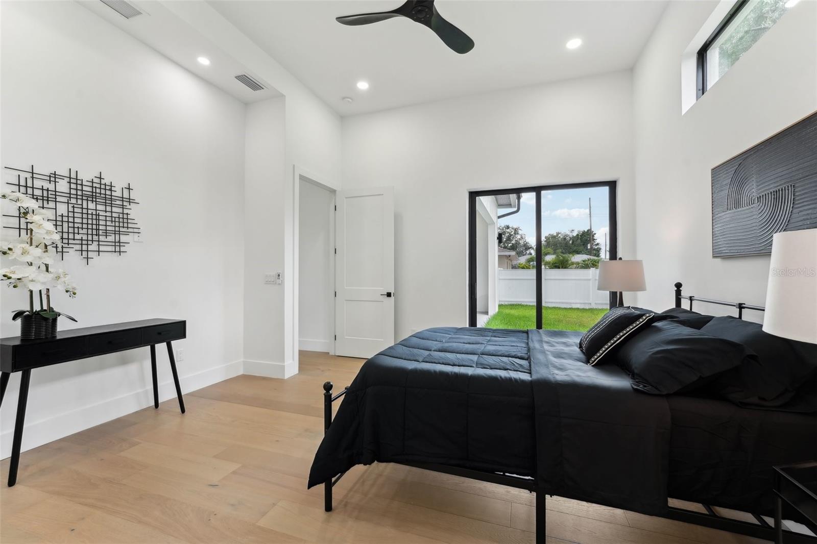 Listing photo id 33 for 3817 San Nicholas Street